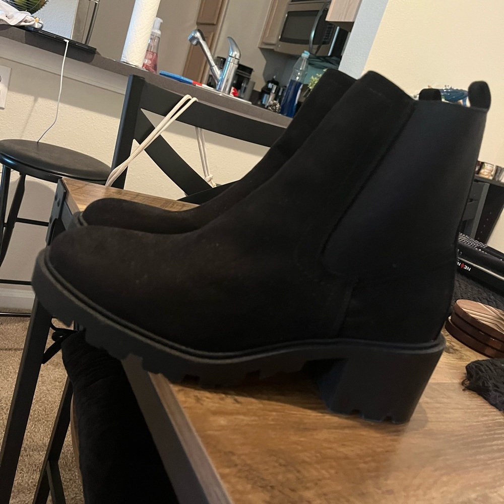 Black bootie heels.